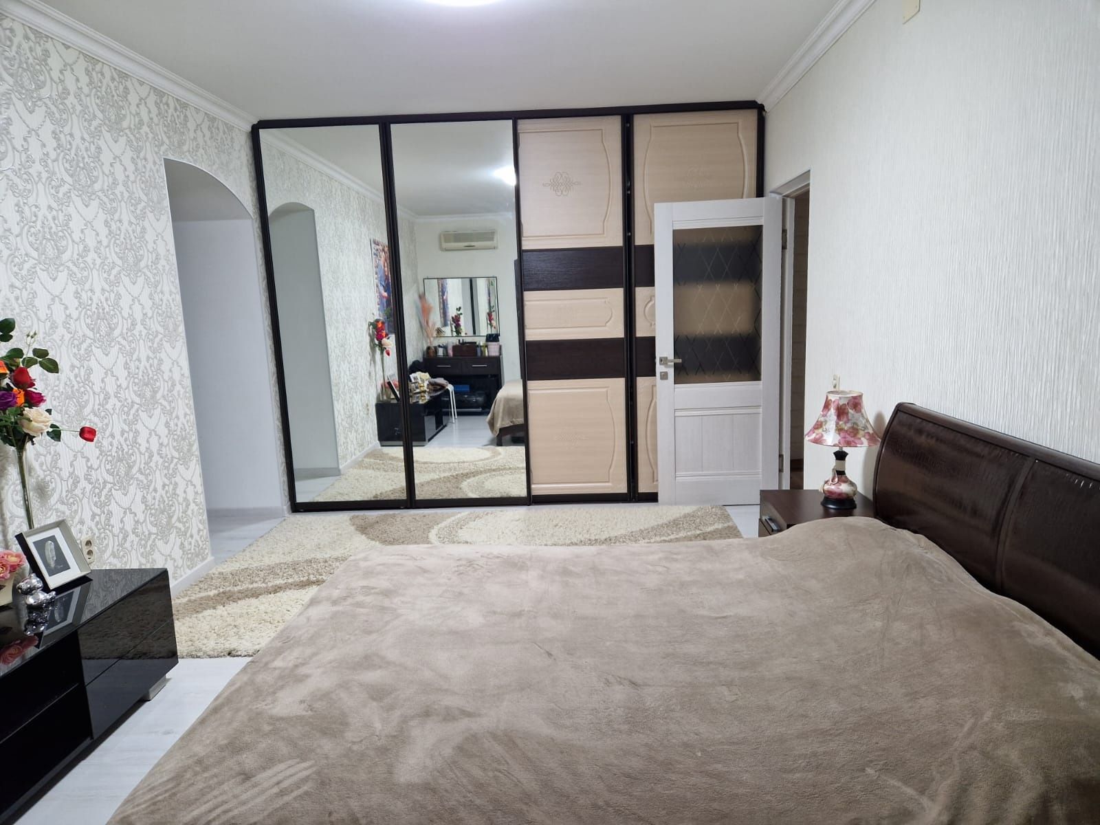 Продаётся превосходная 3-х ком. кв находиться в самом центре 8мкр,
