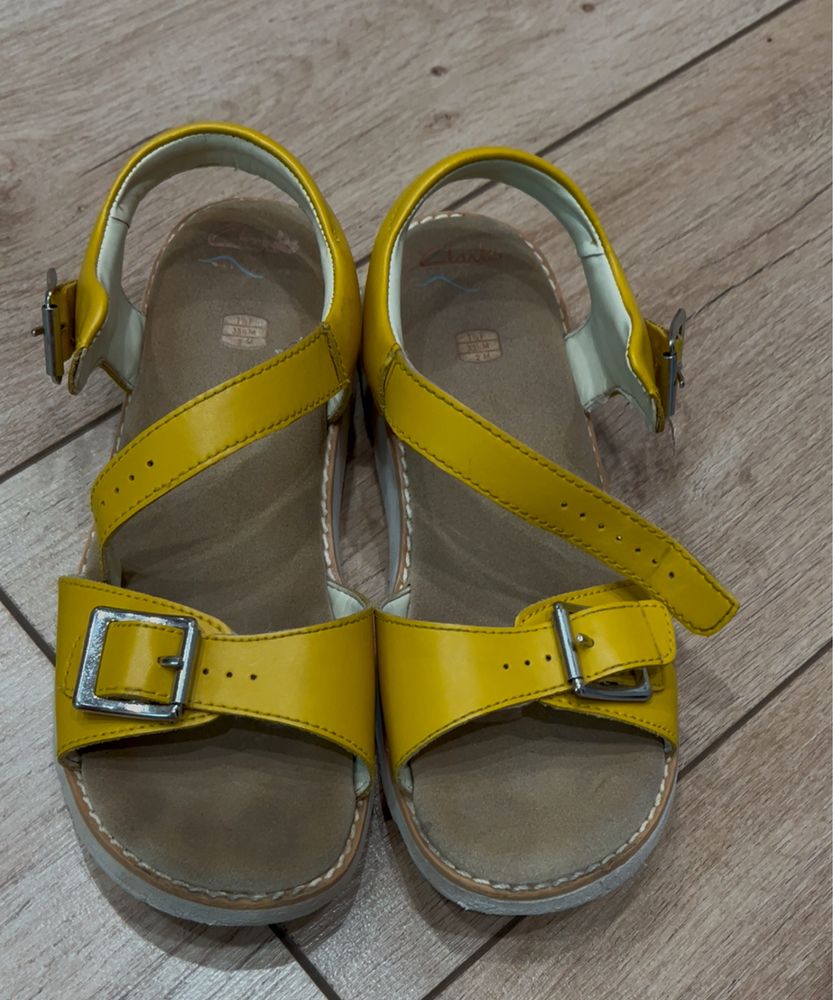 Сандалики для девочки Clarks