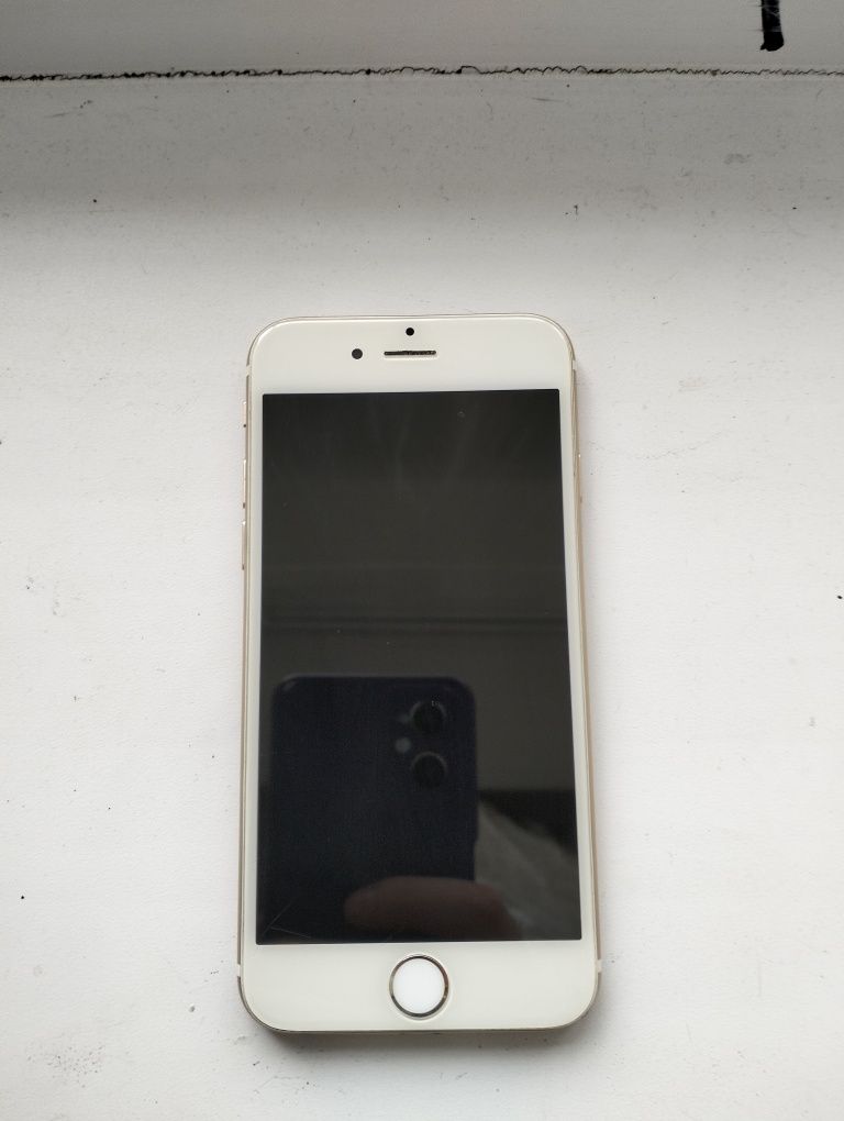 Продам телефон Iphone 6 все работает
