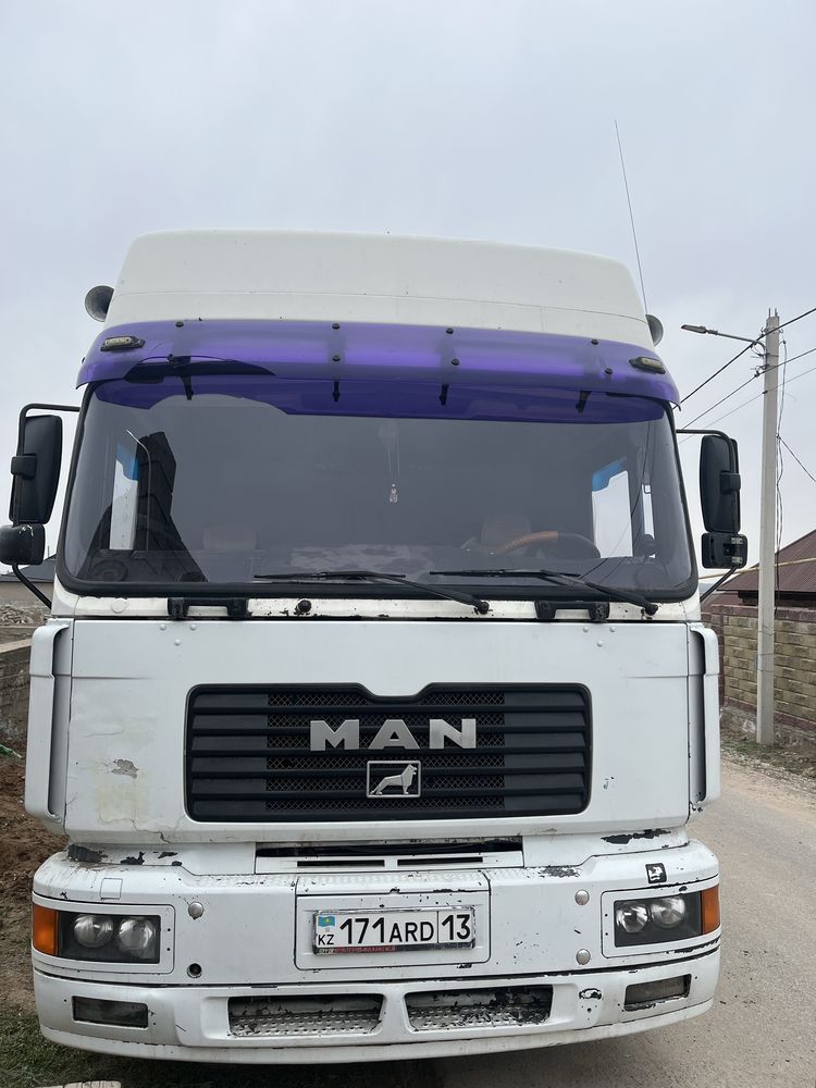Лобовое стекло на грузовые авто