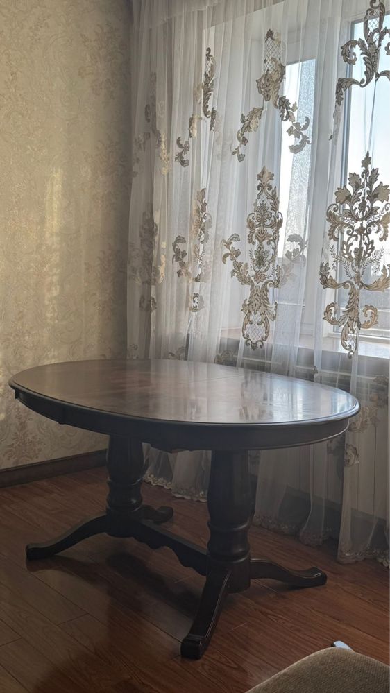 Стол в гостинную