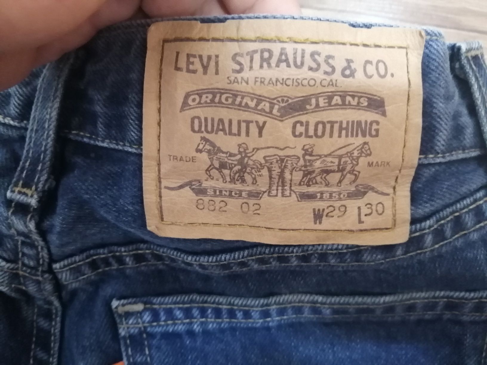 Фирменные джинсы Levi's