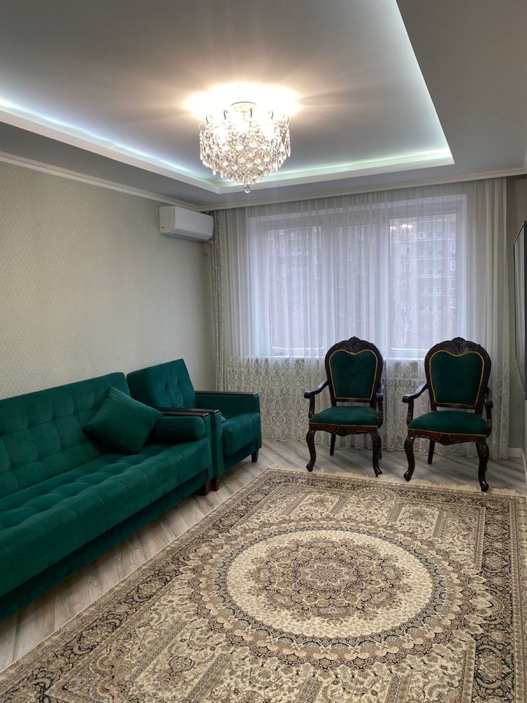 Продам диван с креслами