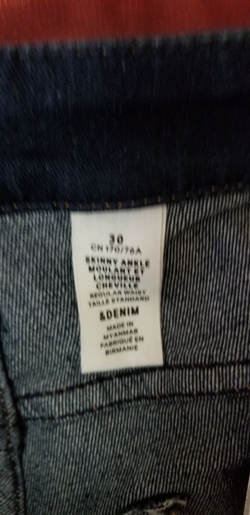 Джинсы новые продаю.