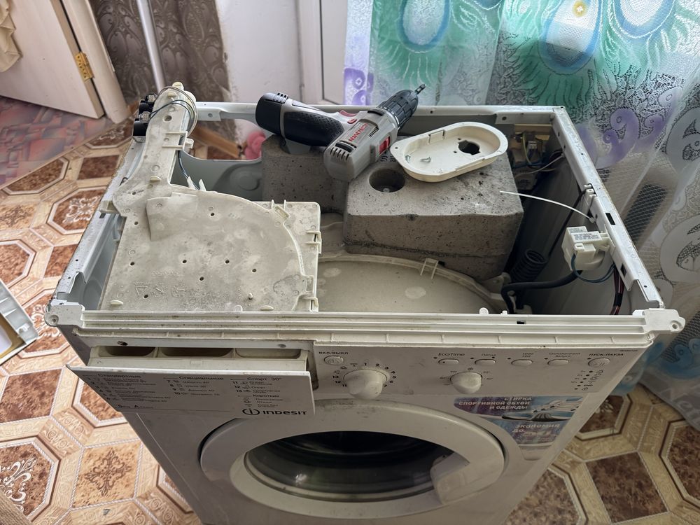 Стиральная машина Indesit на запчасти