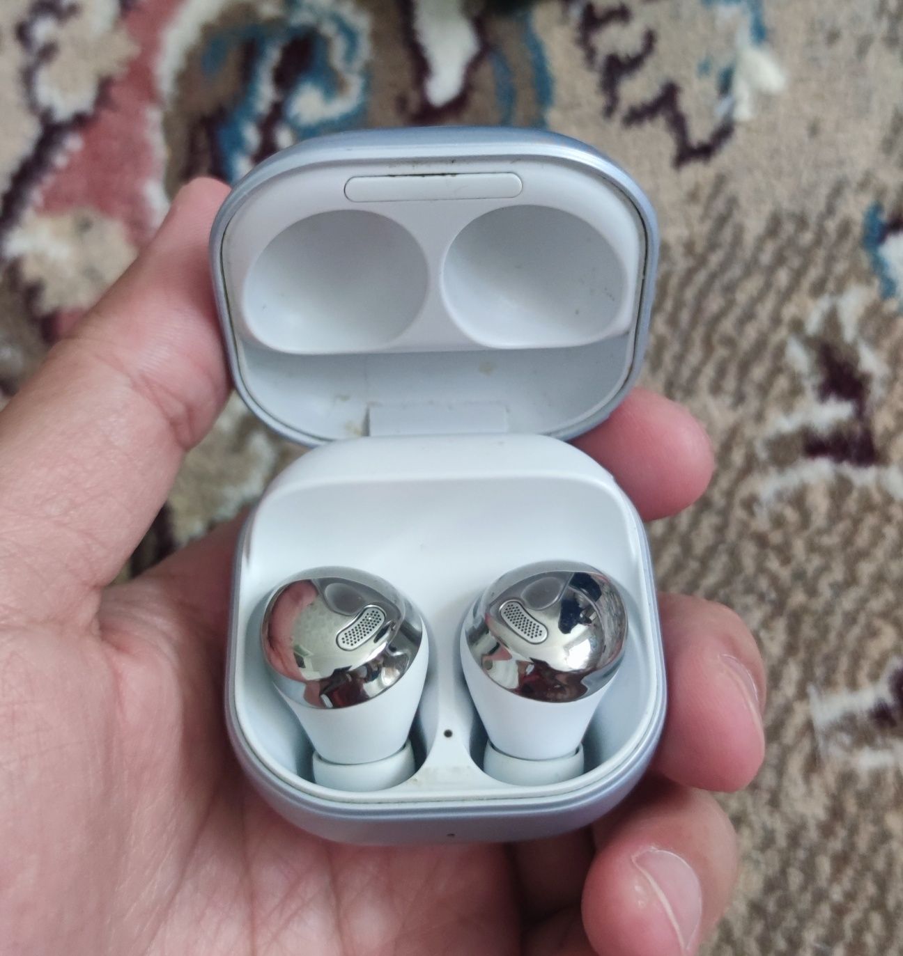 Наушники Galaxy buds Pro и кейс Galaxy buds 2