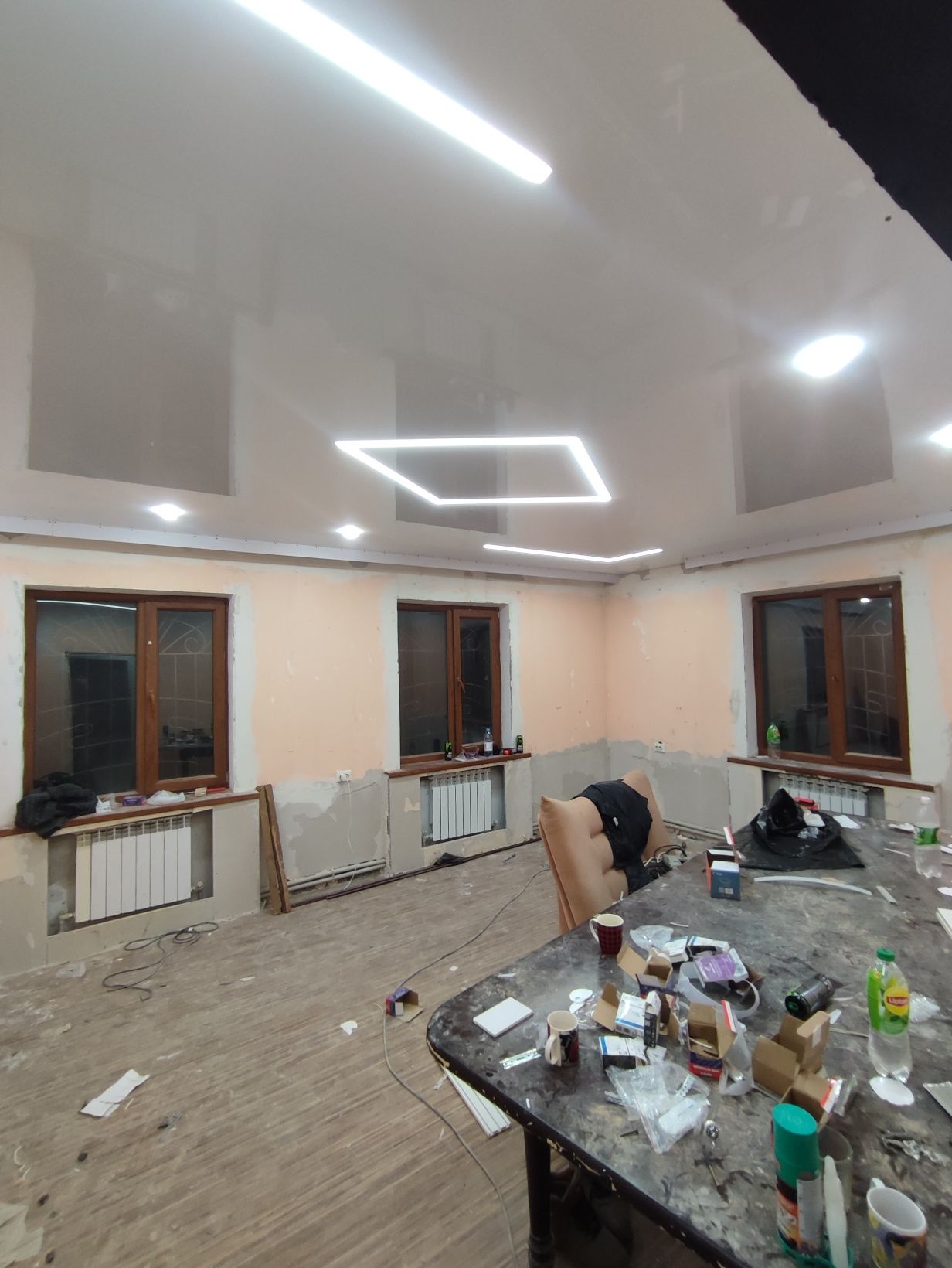 Натяжные потолки Любой сложности,  ремонт слив воды