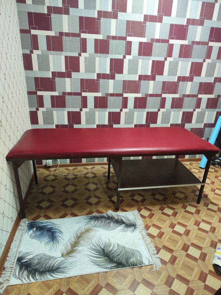 Продам стол, кушетку
