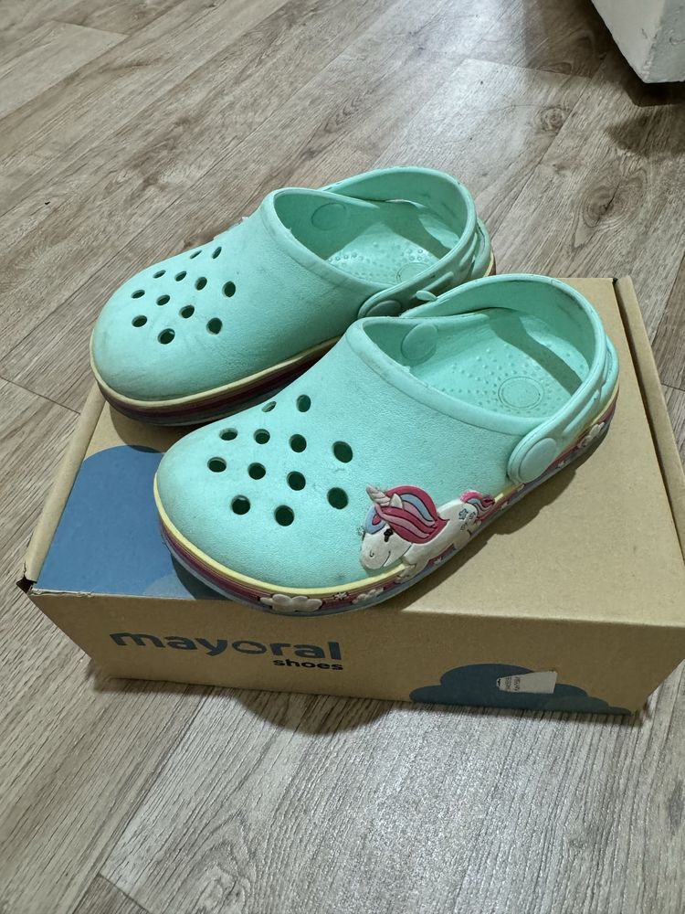Продам детскую обувь