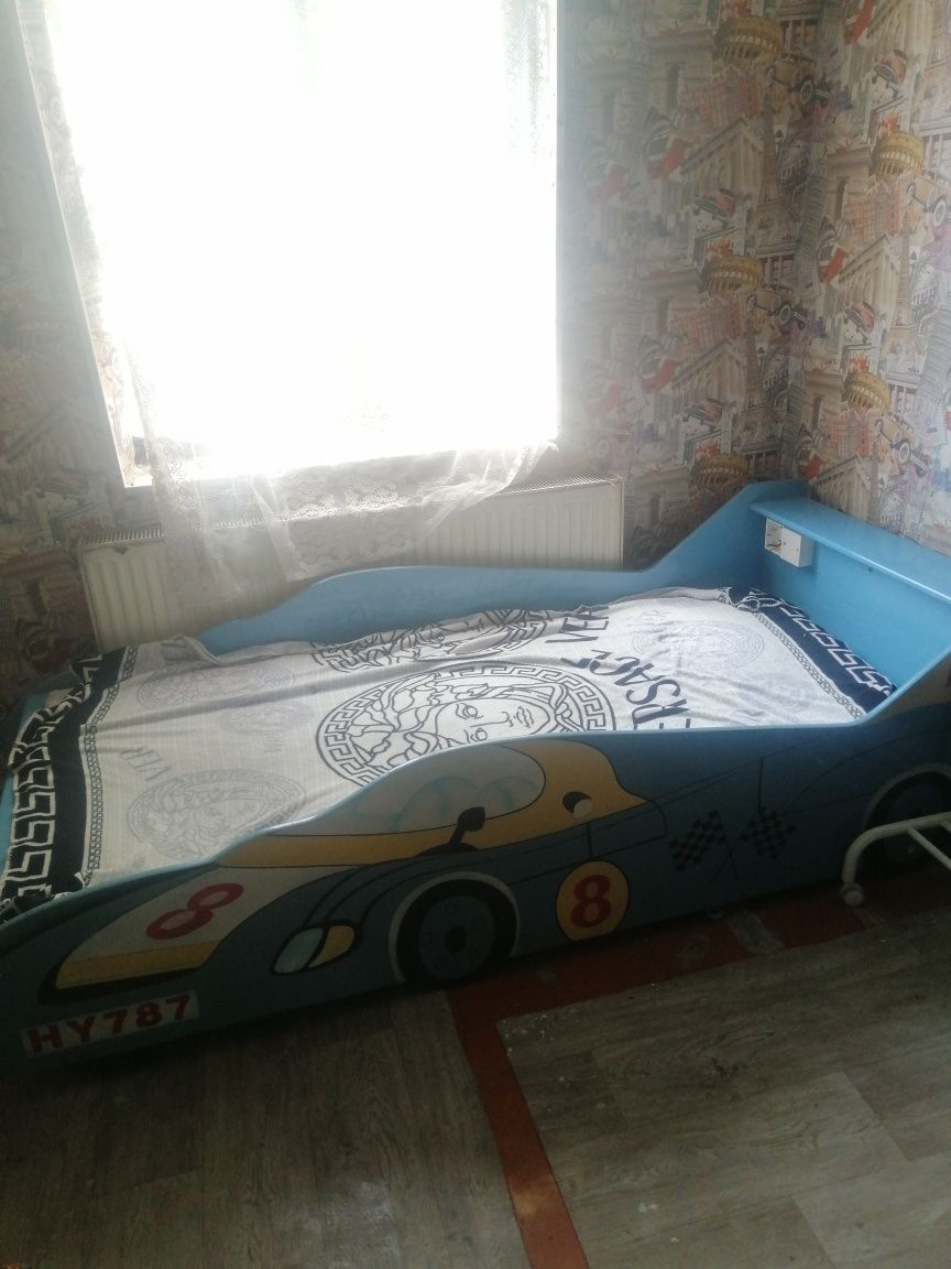 Продам кровать и уголок.