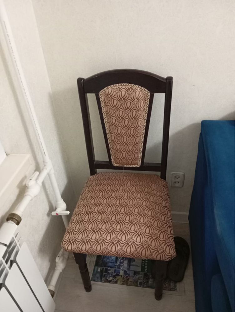 Продам стол с куринными ножками