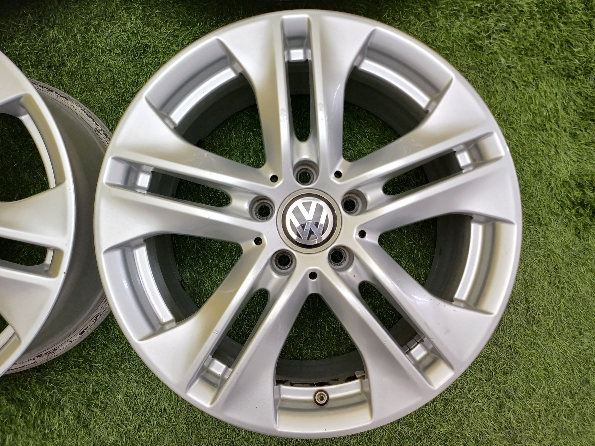 Диски R17 5×112 на Volkswagen и другие.