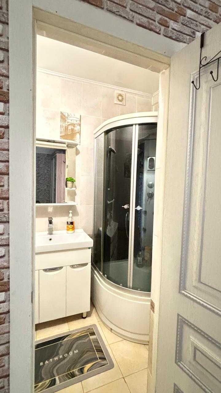 Продаётся 3 ком квартира мкр ЖЕНИС