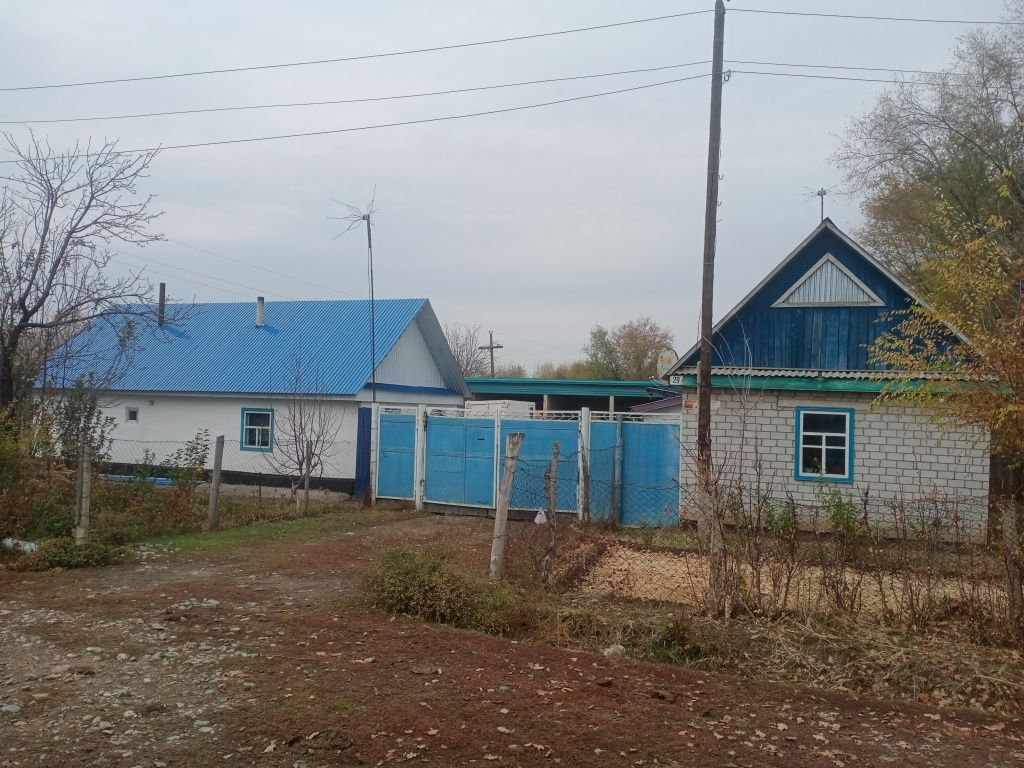 Дом продается. Участок большой