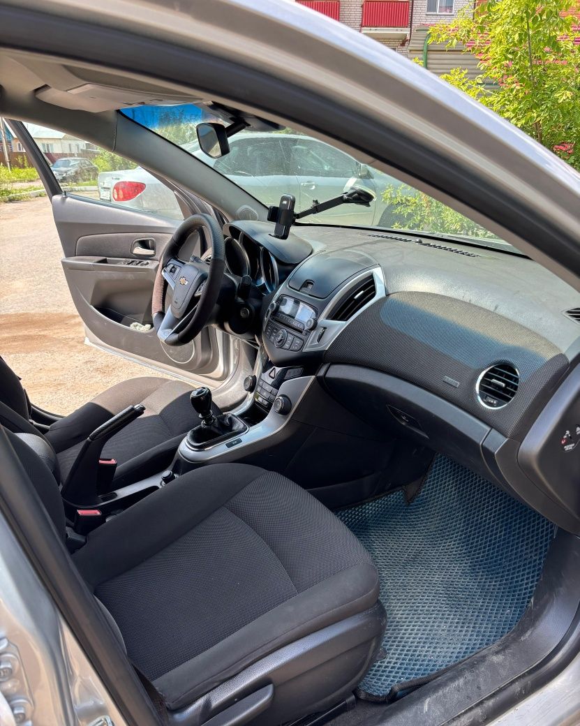 Chevrolet Cruze хетчбэк, 2013 г;