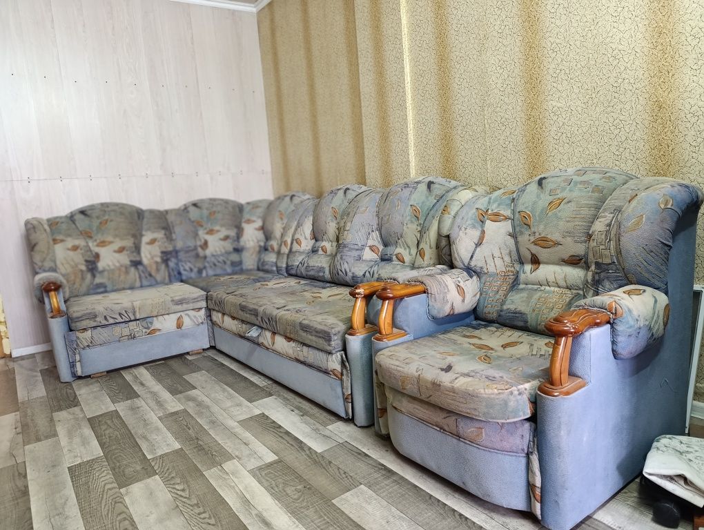 Продам угловой диван+кресло
