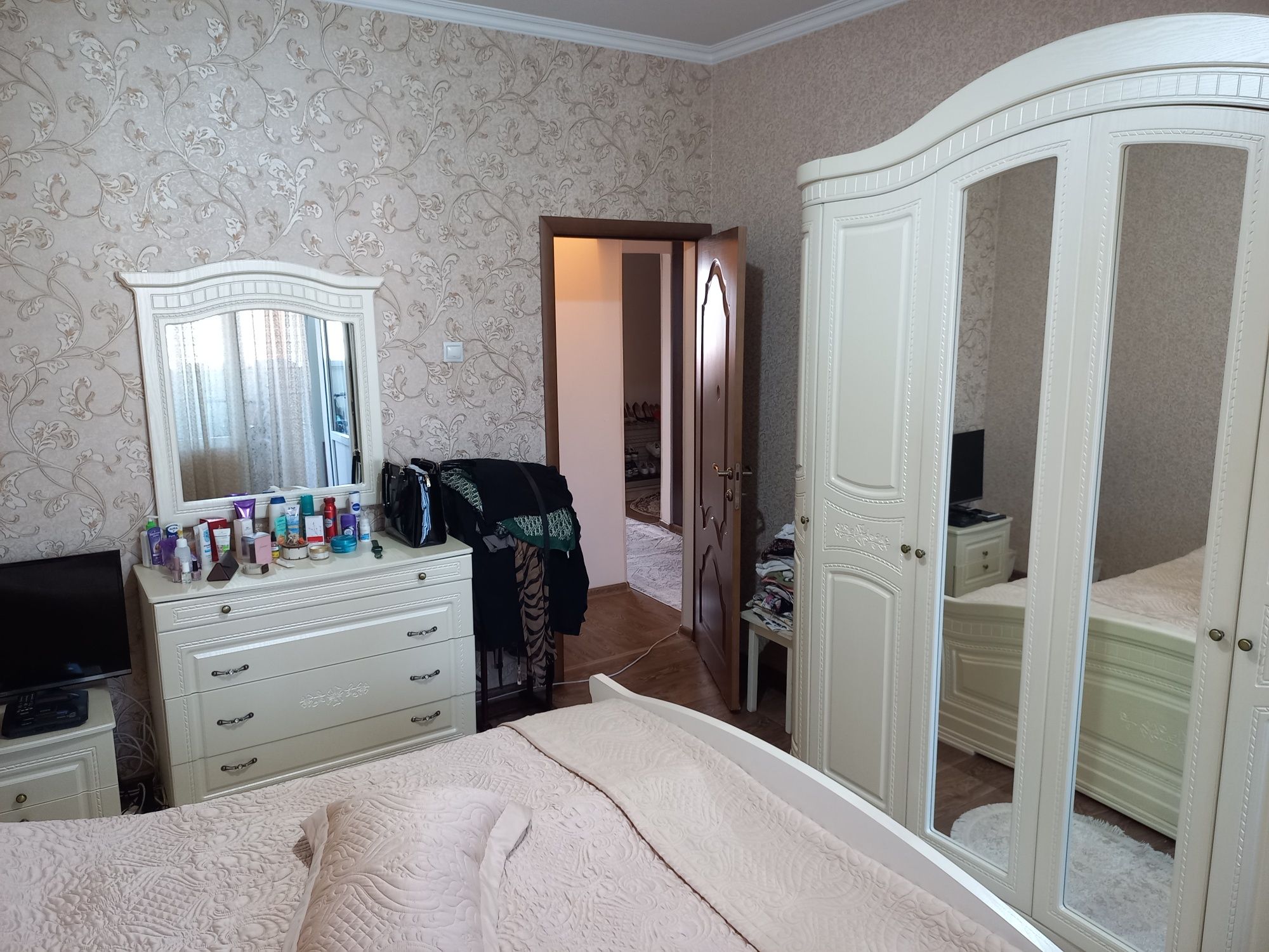 продам отличную квартиру в Алматы , мкр.Жетысу-2 , НЕзалоговая  , ТОРГ