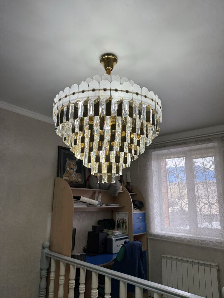 продам люстры разные