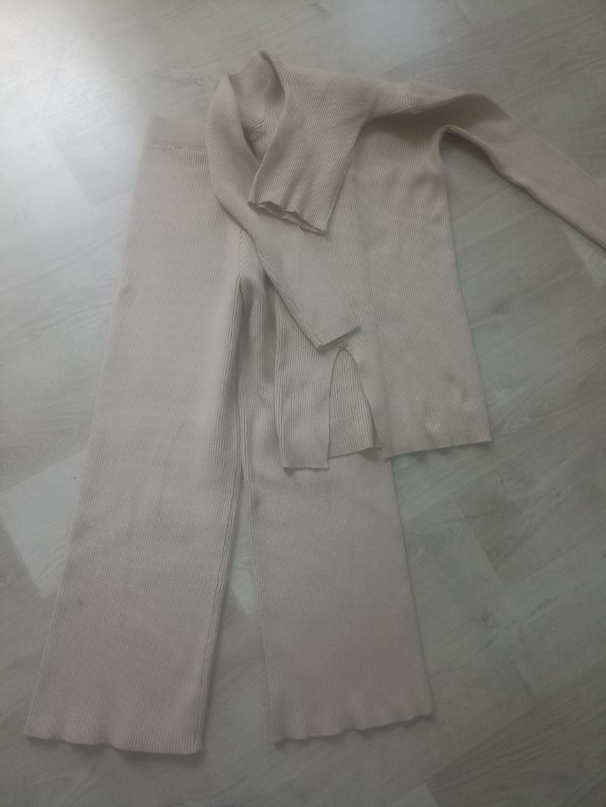 Продам вещи 42/44 рубашки костюмы джинсы