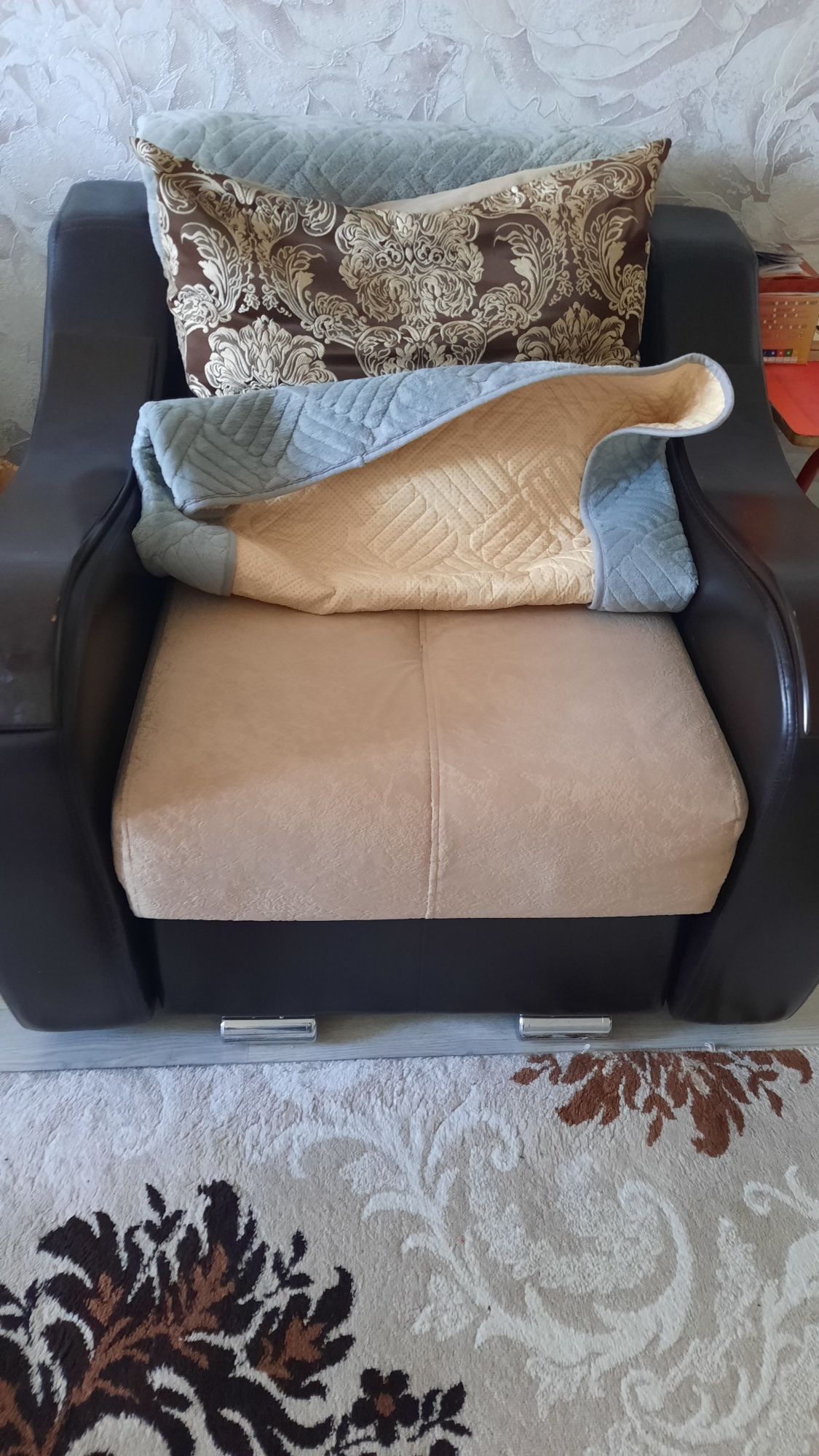 Продам отличный диван и кресло