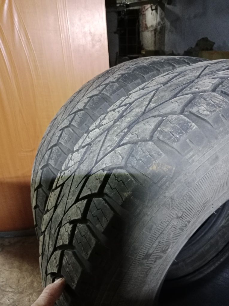 Продам три шины не дорого