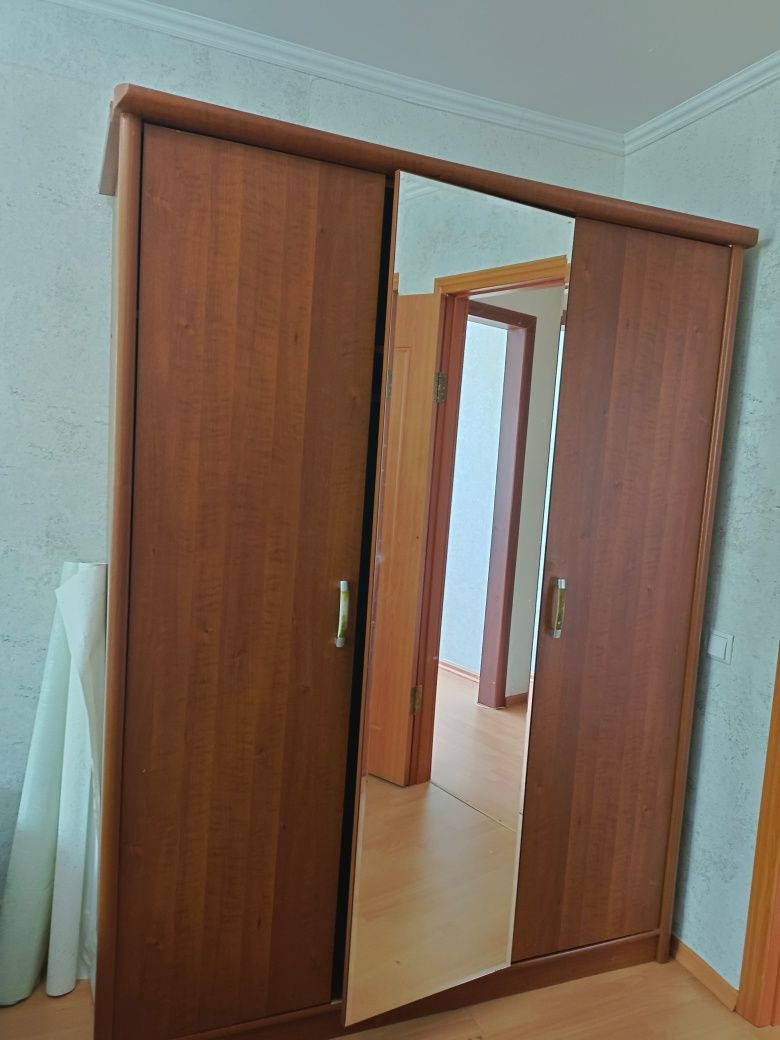 Продам шкаф и кровать
