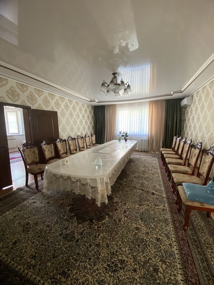 Продаются стол-стуля в хорошем состоянии все без царапин