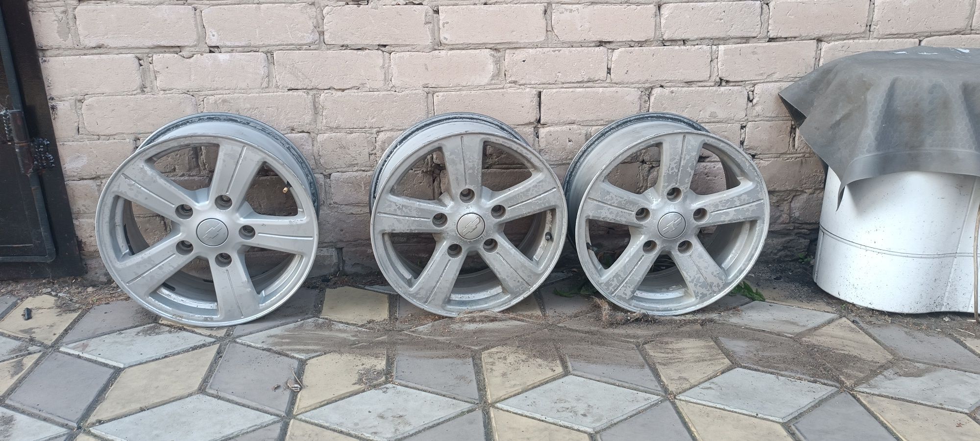Продам 3 диска на ниву