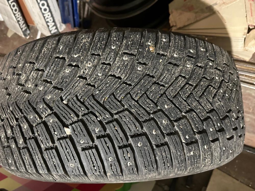 Продам зимнюю резину R20