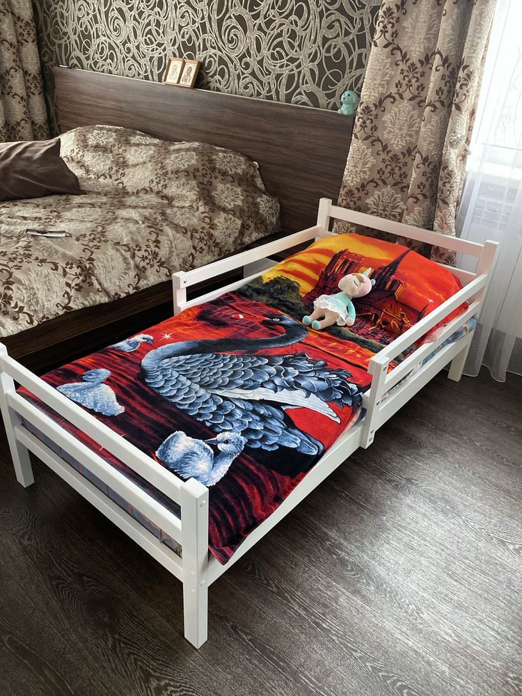 Продам детскую кровать с матрацом