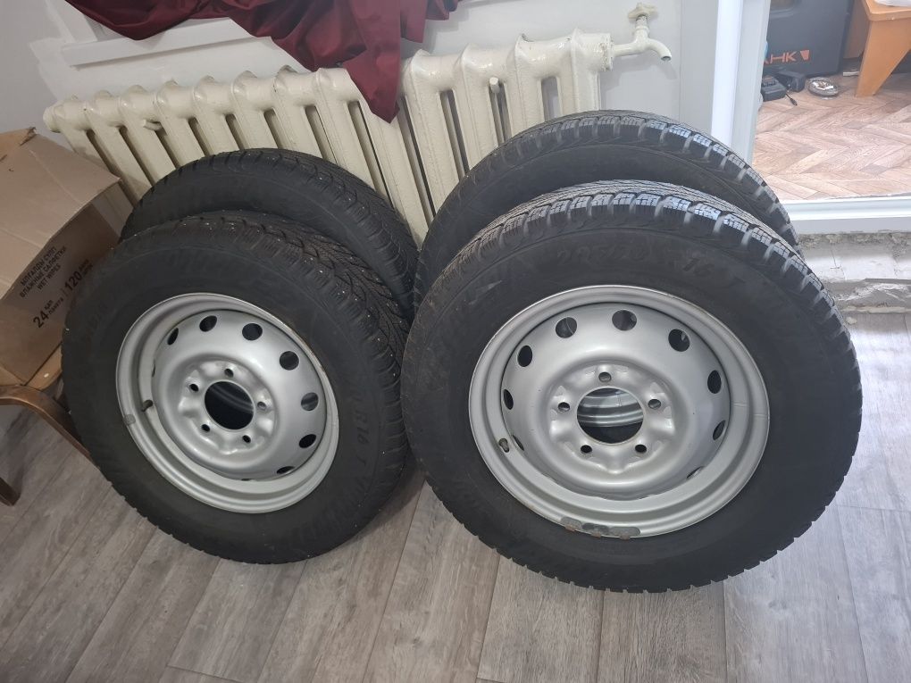 Продам комплект зимней резины