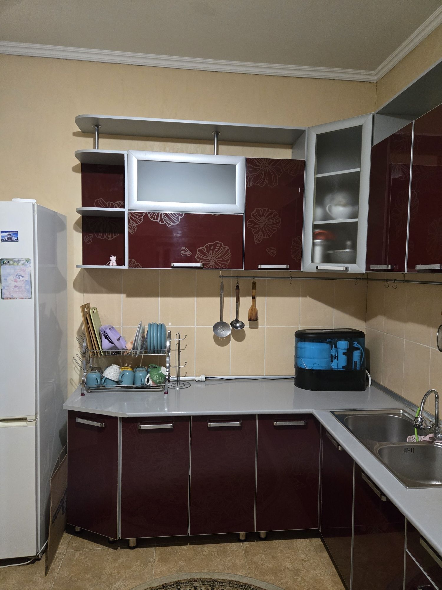 Продается кухонный гарнитур в очень хорошем состоянии