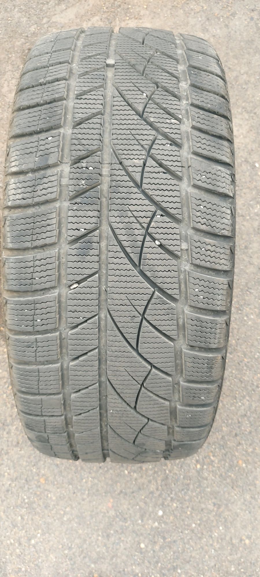 Продам два балона R18  225/40