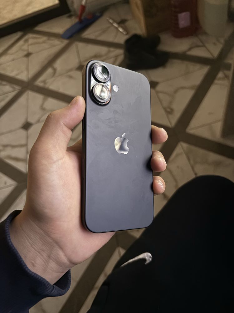 iphone 16 черный титан