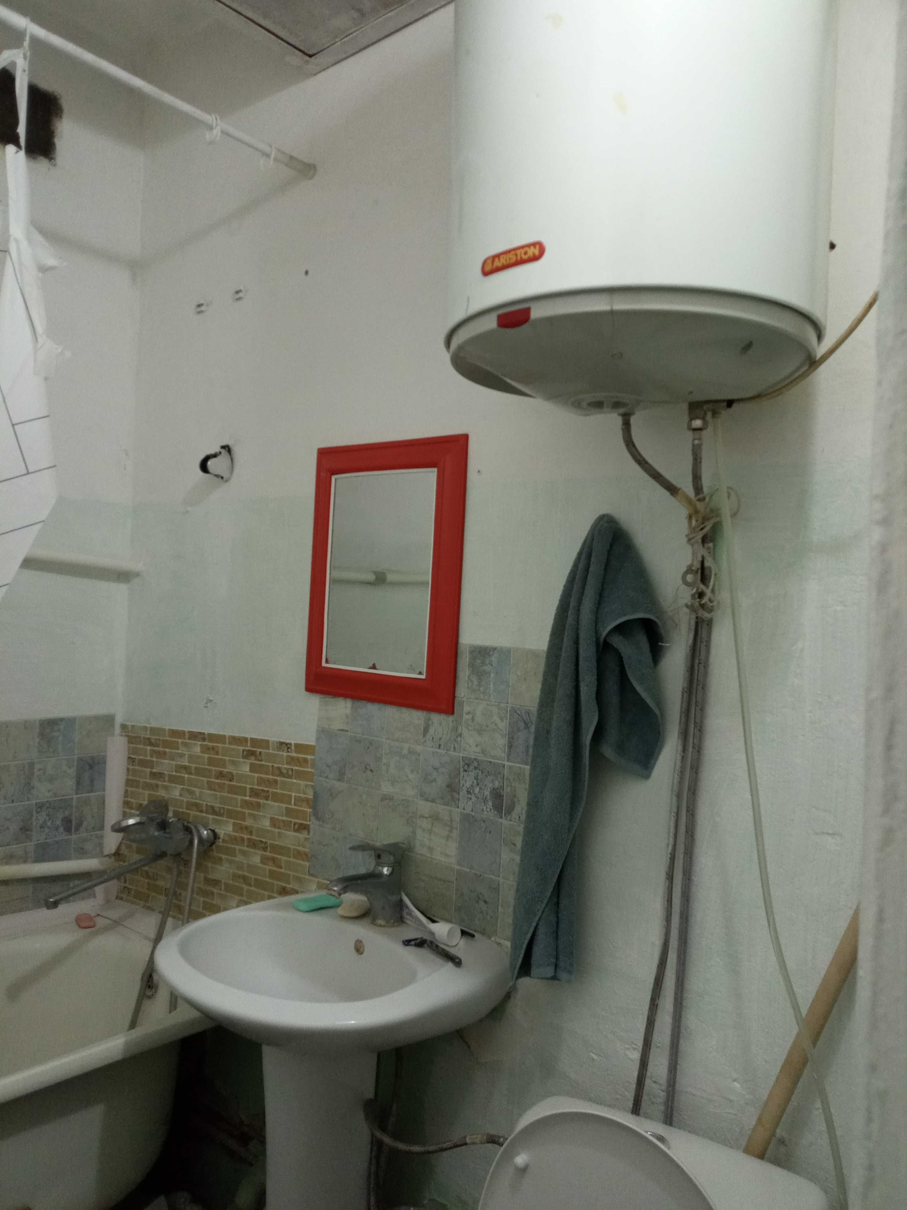 Продам 2комнатную квартиру в центре рядом школа Абая.