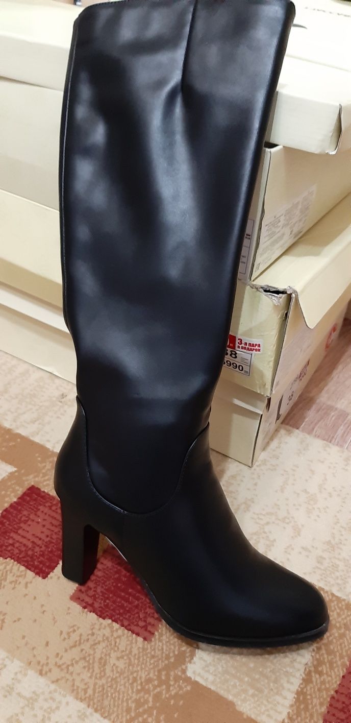 Продам новые осенние сапоги.