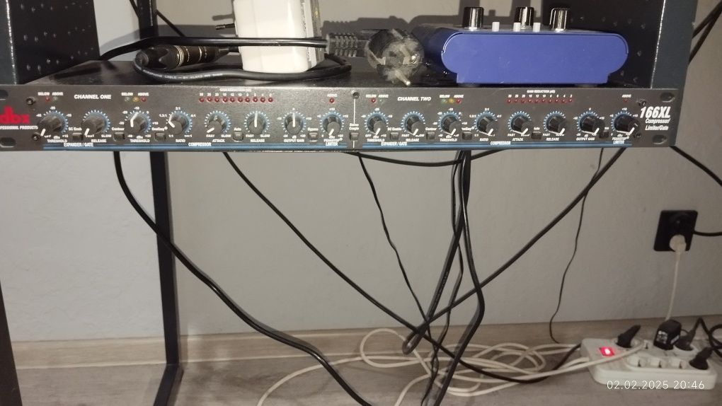 Динамический Компрессор Лимитер Гейт DBX 166Xl