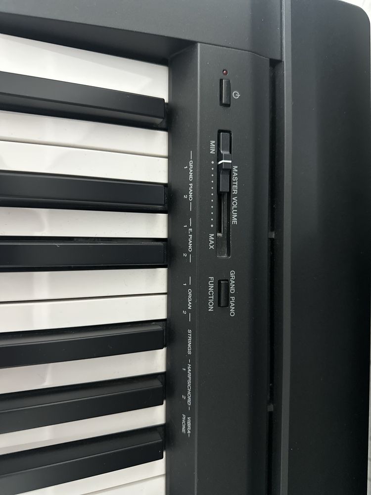 Электронное пианино Yamaha P-45B + наушники Yamaha HPH-MT5W