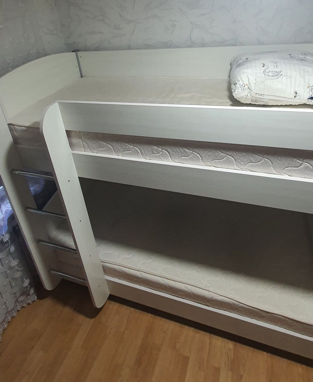 Кровать двухъярусная