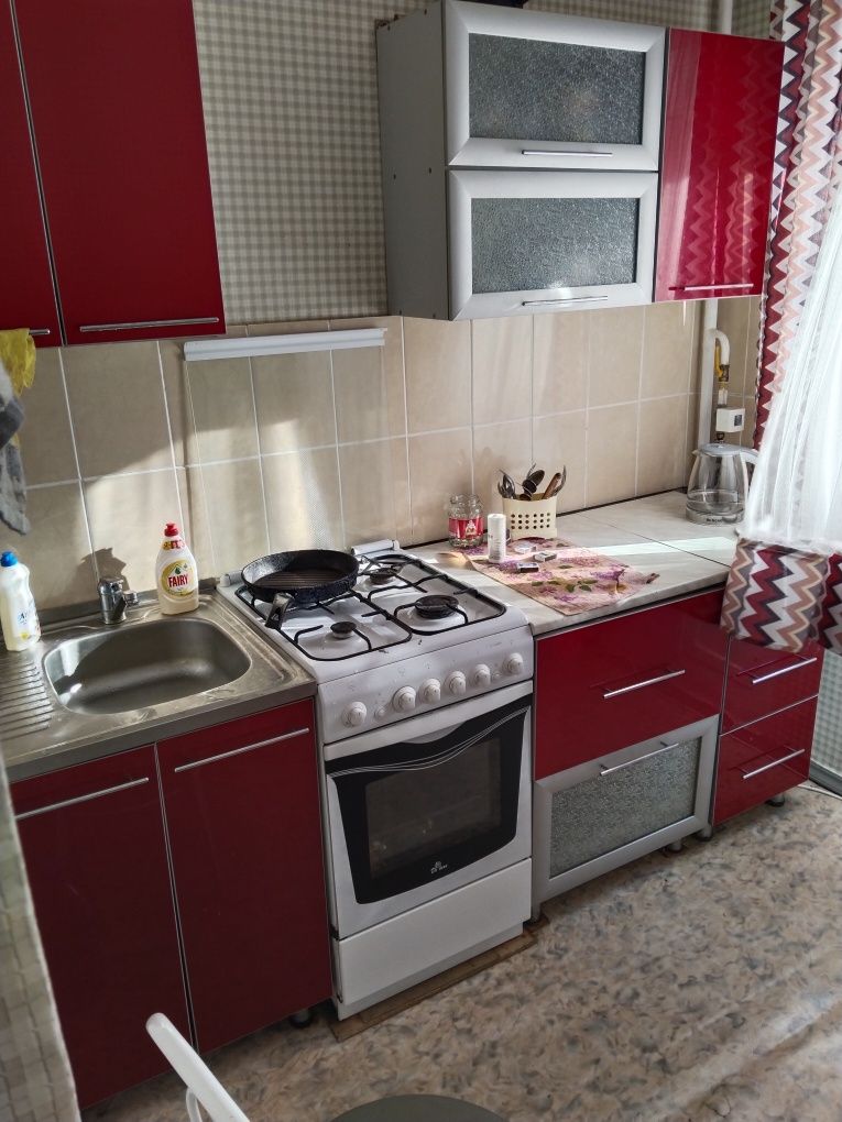 Продам 1 комнатную квартиру центр.рядом все есть с мебелью.