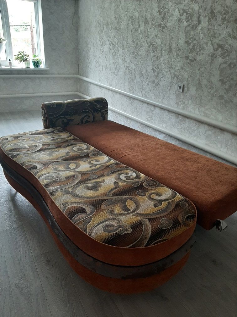 Продам тахту - диван двухспальную