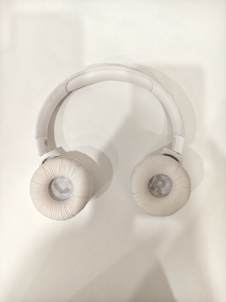 Продам наушники jbl