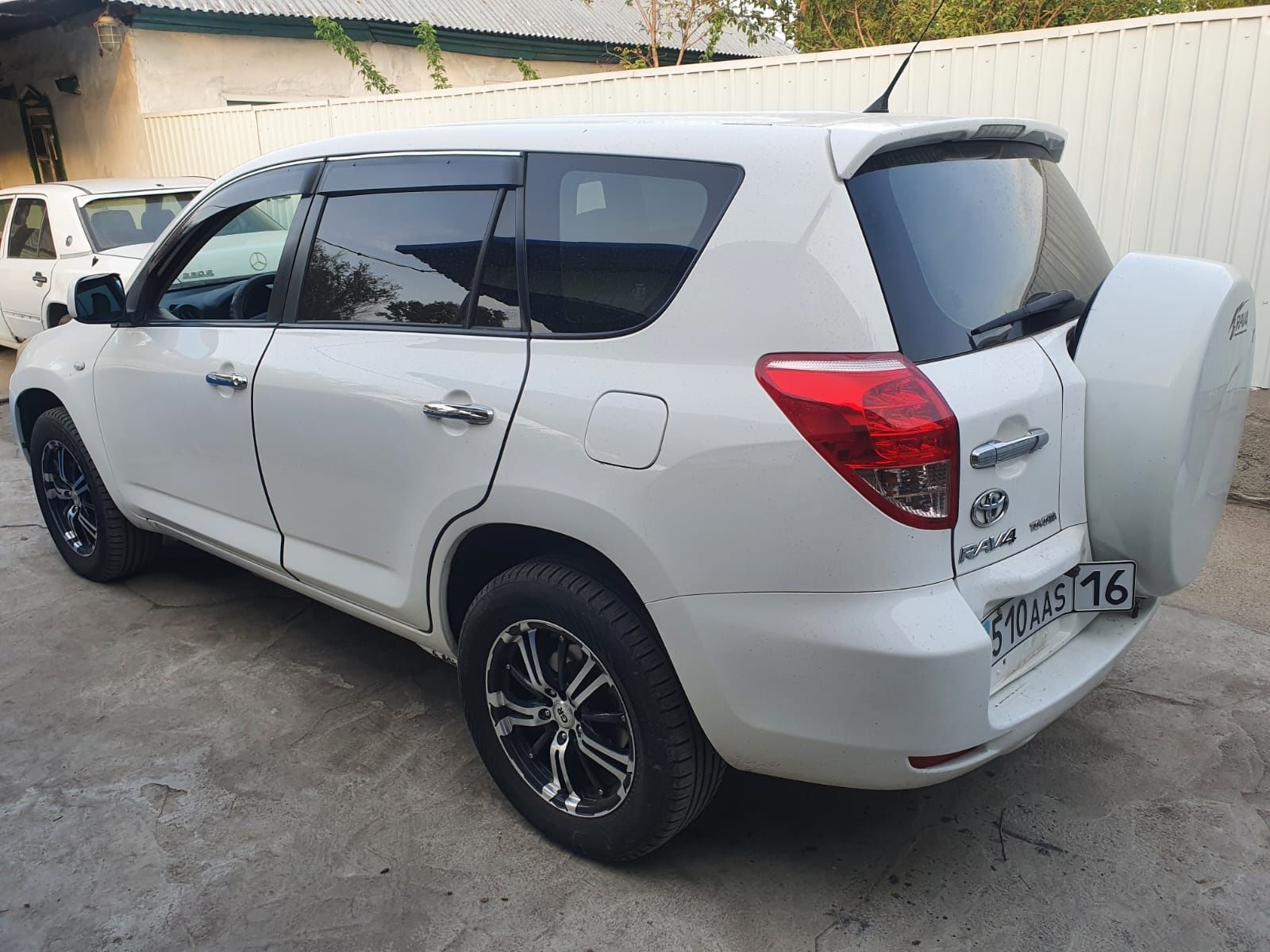 Rav 4 2008 года.