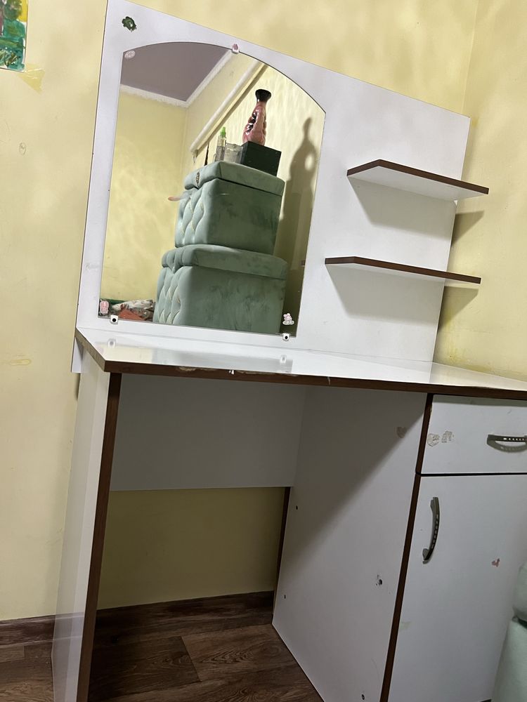 Камод с зеркалом