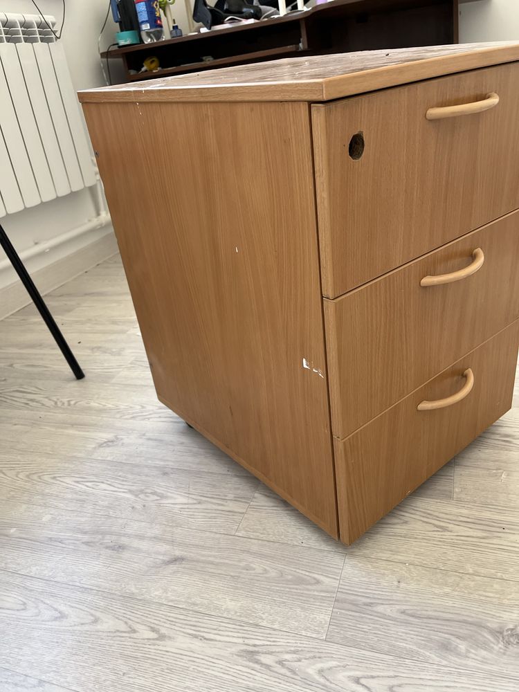 Тумбочка с замком