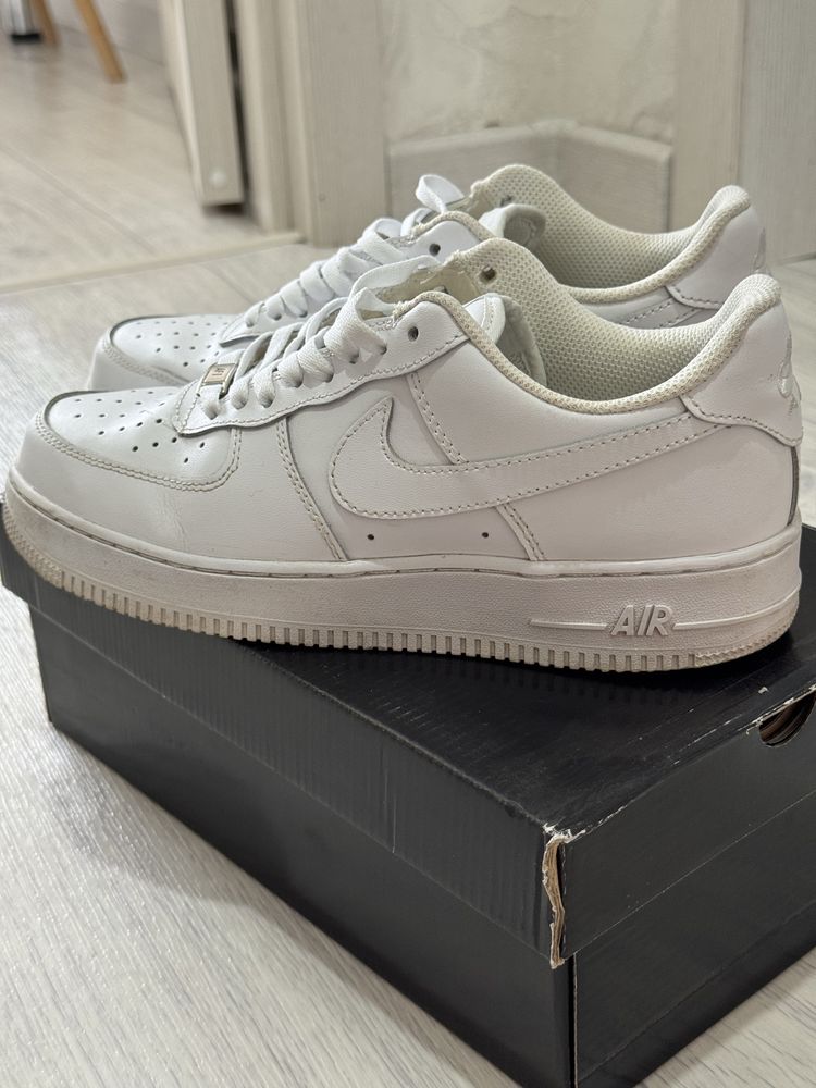 Кроссовки Nike. Размер 41 и 36