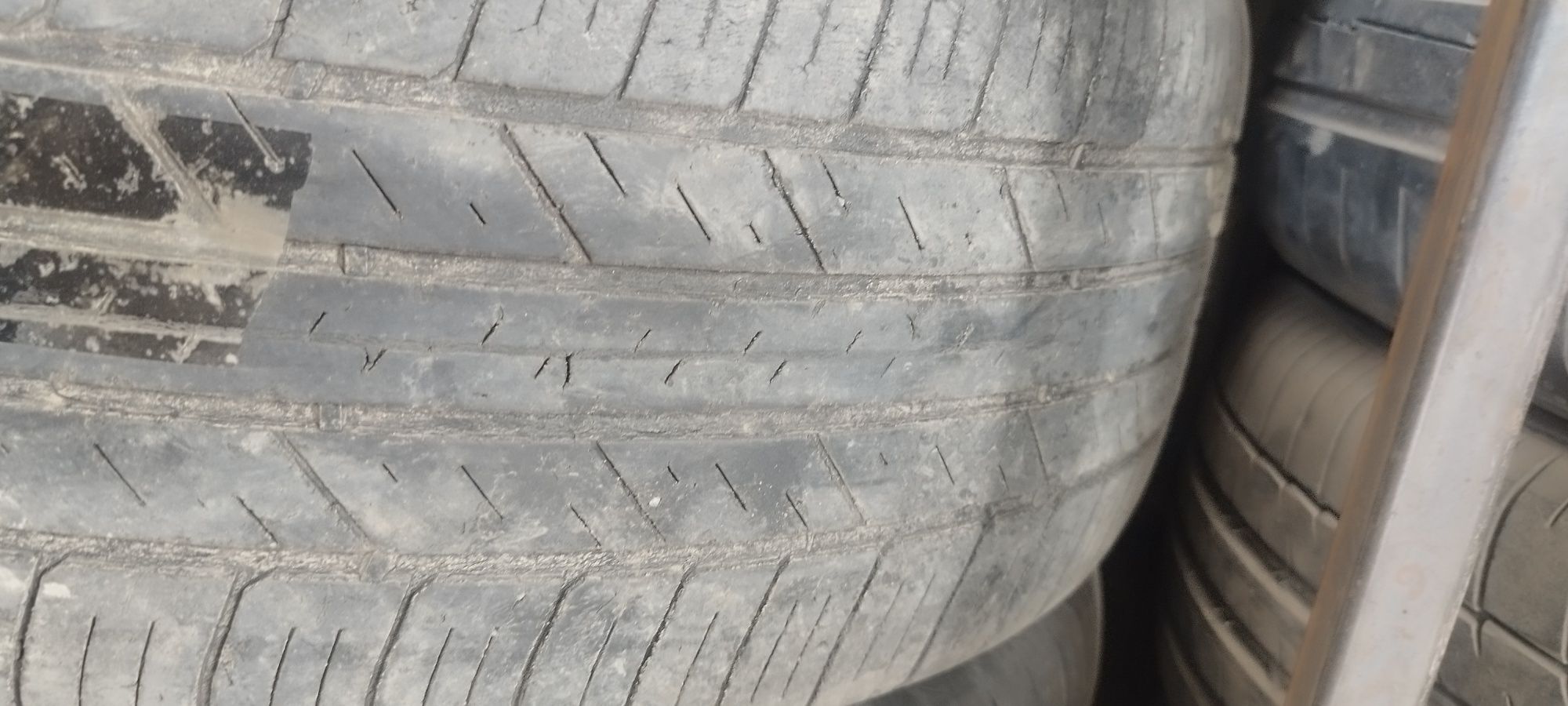 Продам 2шт летние шины 235/45/18