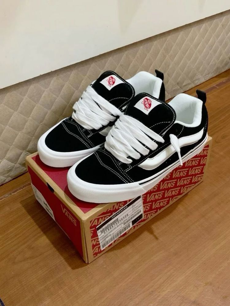 те самые Vans knu skool 00s