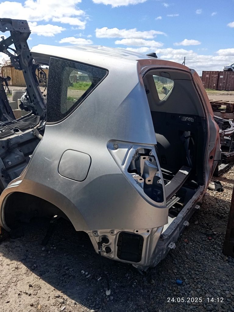 Задняя часть Toyota RAV 4