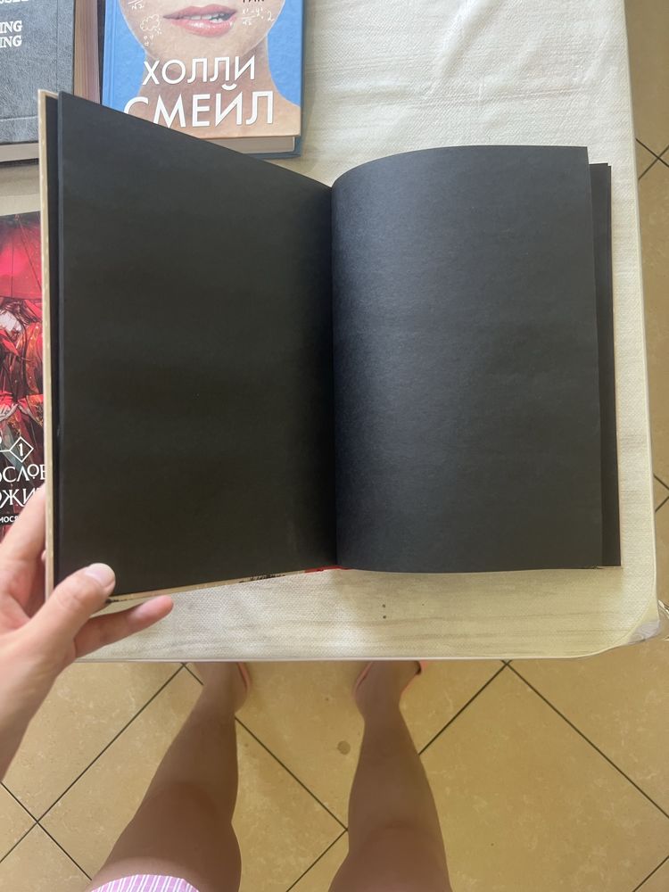 Книга и аудиокурс по игре на гитаре + скетчбук черные листы
